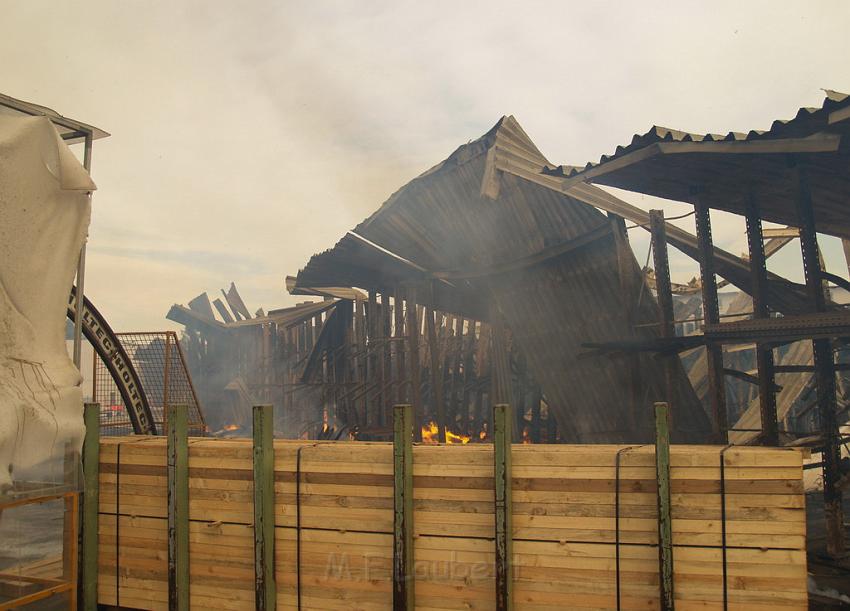 Grossbrand Holzlager Siegburg Industriestr P218.JPG